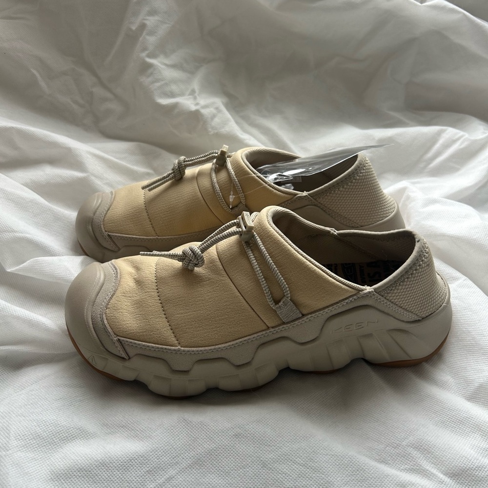 Keen Men's Tan Slip-On Sneakers - Picture 1 of 6